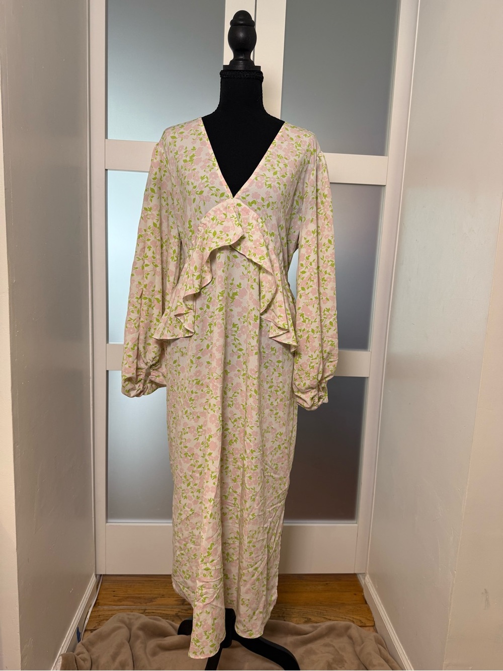 Topshop Maternity Floral Ruffled Maxi Dress, size 10.